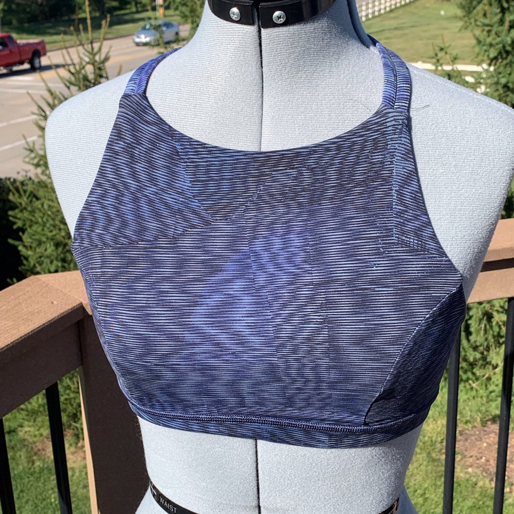 Lululemon small sports bra